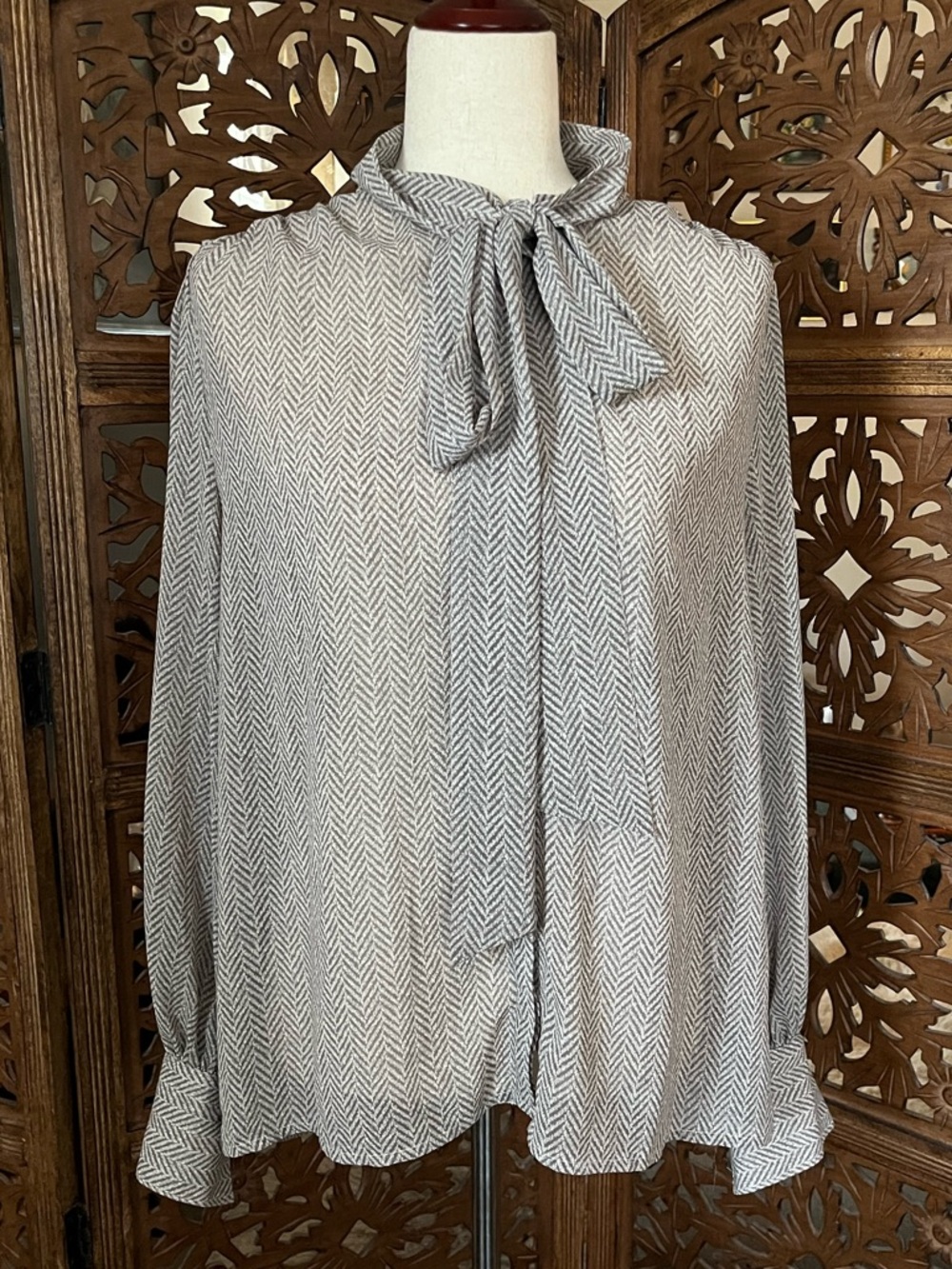 Lauren Ralph Lauren Tie Neck Blouse Gray Beige Chevron Women’s L